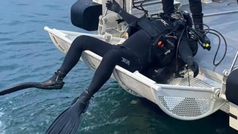 Denizde dalgıç kıyafetli erkek cesedi bulundu
