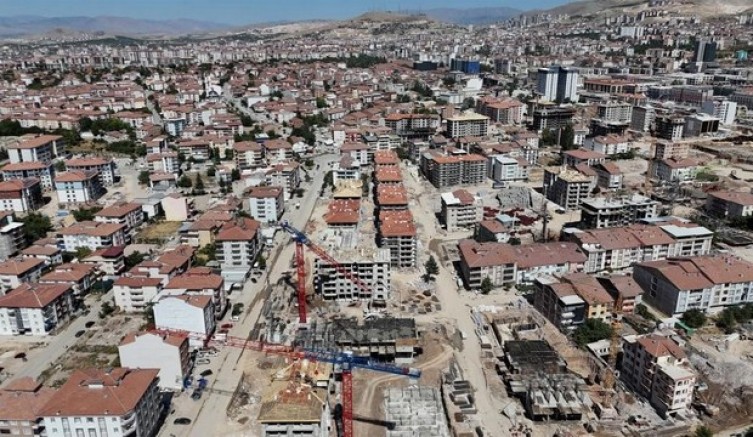 Deprem davalarında karar: 16 sanığa hapis, 5 tutuklama