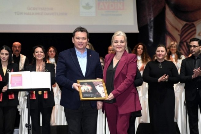 Depremde hayatını kaybedenler Osmangazi'de unutulmaz konserle anıldı