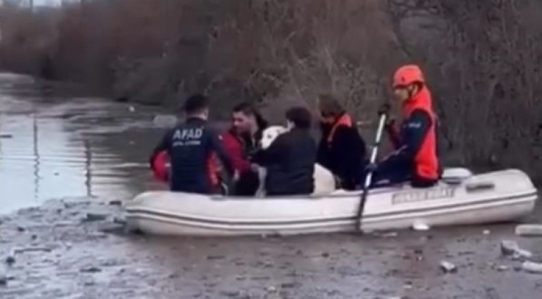 Dere yatağında mahsur kalan 5 kişi kurtarıldı