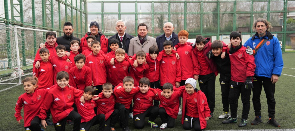 Dikkat sahada başkan var; Erkan Aydın'dan gençlere sürpriz