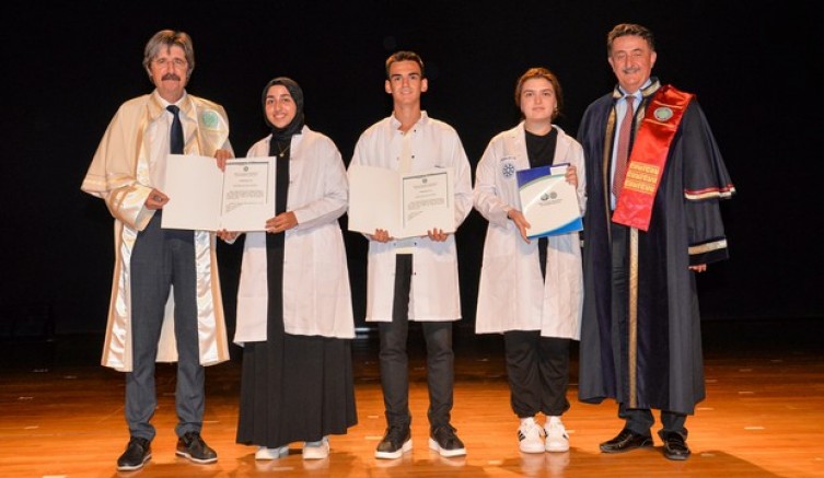 Diş Hekimi adayları beyaz önlükleri giydi