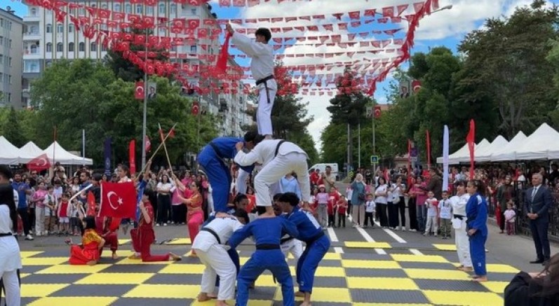 Diyarbakır’da 19 Mayıs coşkuyla kutlandı