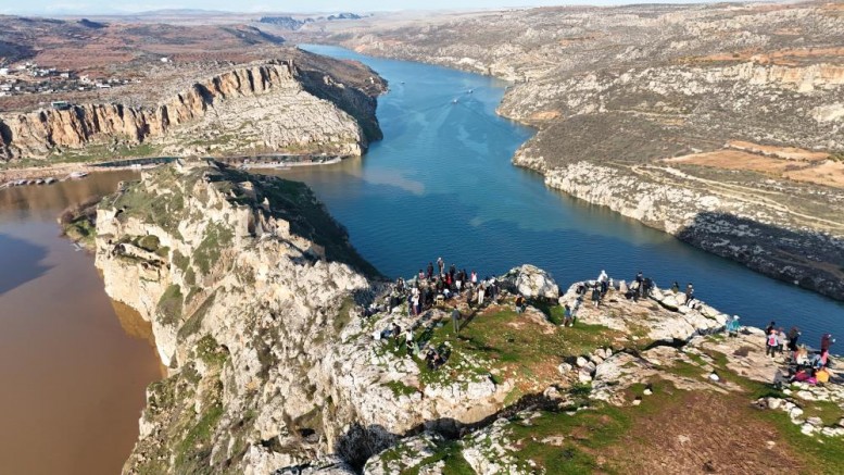 Doğaseverler Rumkale'de bağımlılık ve şiddete karşı yürüdü