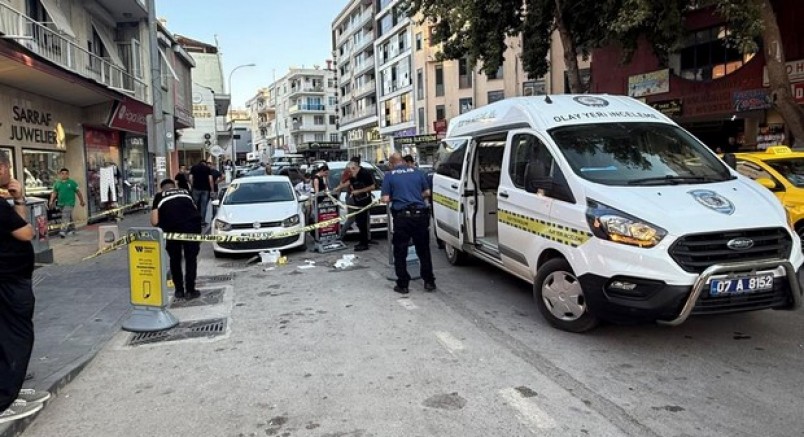 Doğum günü pastasıyla yürürken silahlı saldırıya uğradı