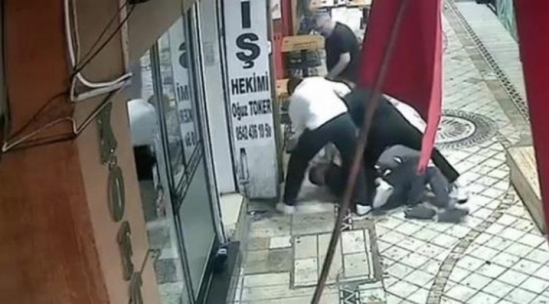 Dört kişi tarafından öldüresiye darbedildi