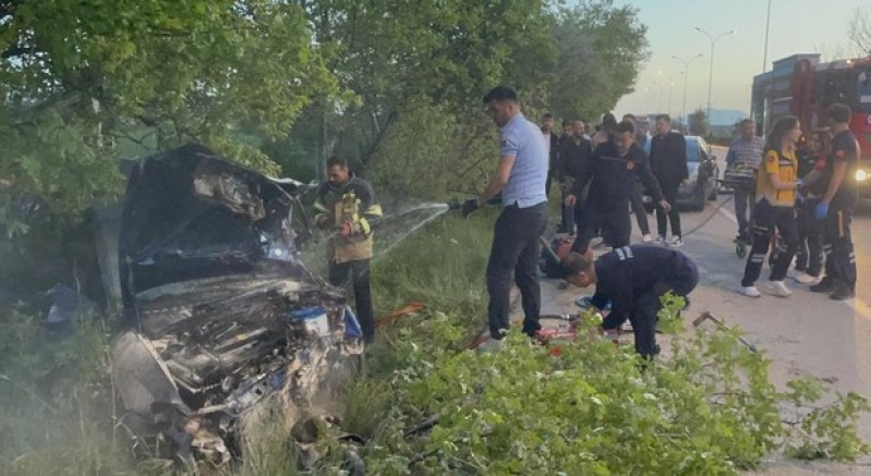 Düğün konvoyunda kaza: 1 ölü, 1 yaralı