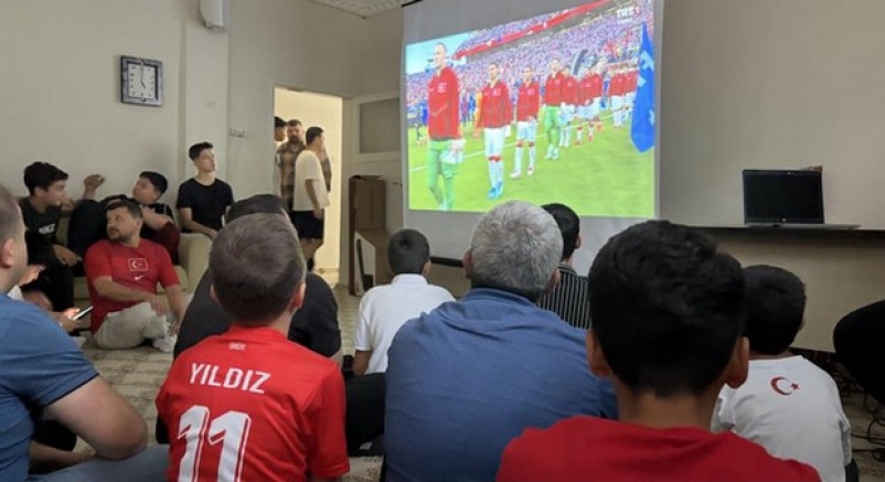 Dünya Kupası heyecanını camide yaşadılar