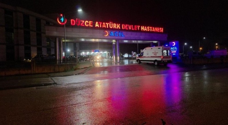 Düzce'de tarım aracı devrildi: 3 yaralı