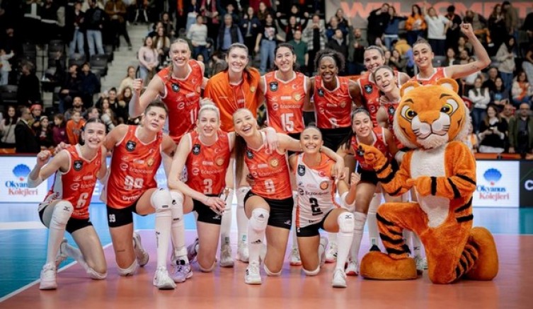 Eczacıbaşı, Olympiakos'a set vermedi
