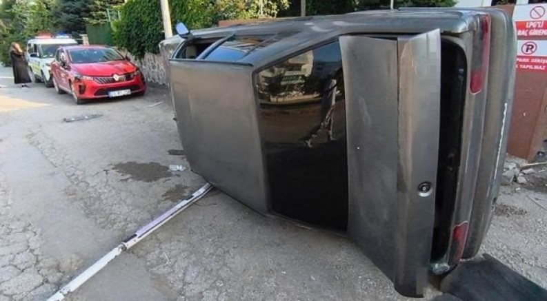 Elazığ'da otomobil yan yattı: 1 yaralı