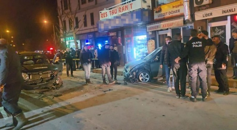 Elazığ'da otomobiller çarpıştı: 1'i ağır 3 yaralı