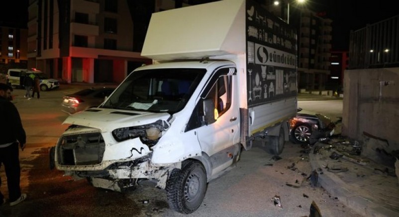 Elazığ’da pikap ile otomobil çarpıştı: 5 yaralı