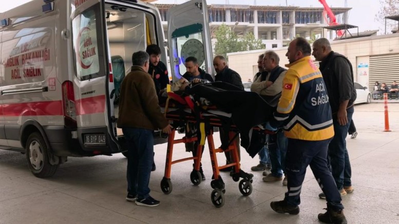 Elektrik çarptı, 2.kattan düştü