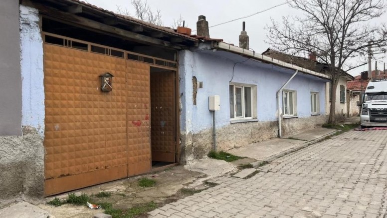 Elektrik kaçağı genç kadını çarptı
