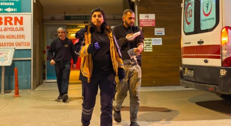 Elini karma makinesine kaptırdı