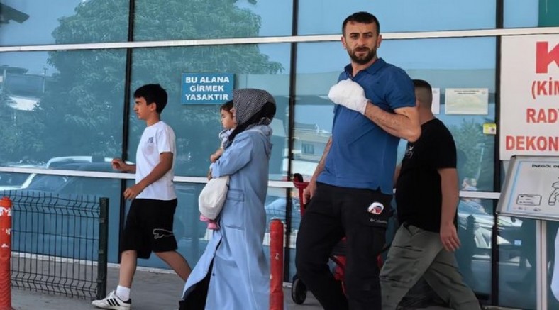 Elini makineye kaptıran işçinin parmağı koptu