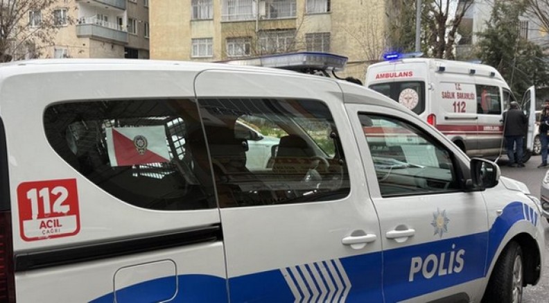 Emekli polis evinde ölü bulundu