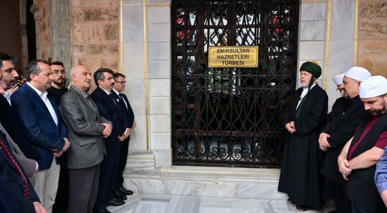 Emirsultan'da Erguvan Bayramı coşkusu