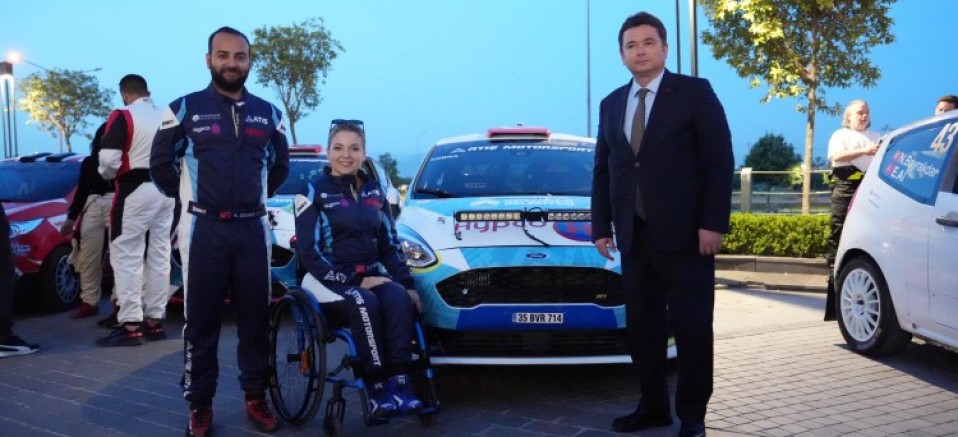 Engelli ralli pilotu Kübra yine tozu dumana kattı