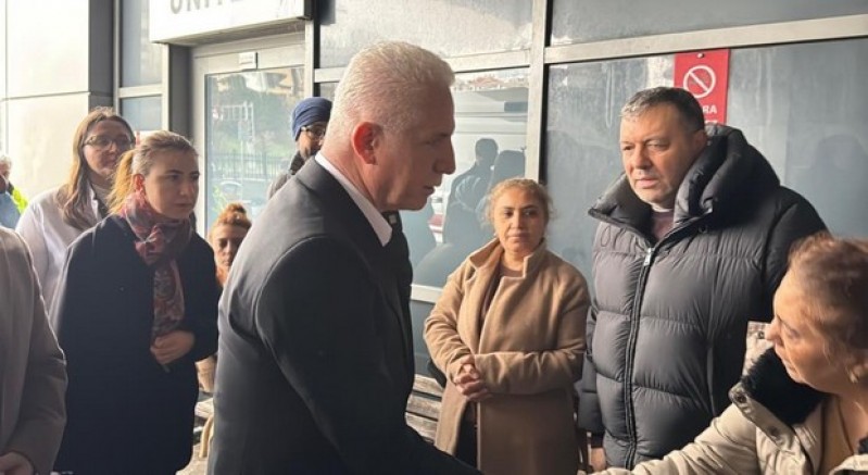 Enkazdan kurtarılan yaralılara hastanede ziyaret