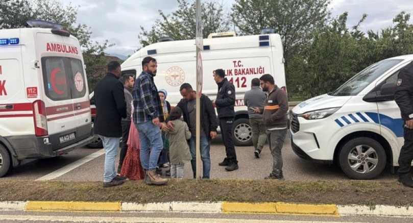 Erbaa'da iki servis minibüsü çarpıştı: 10 yaralı