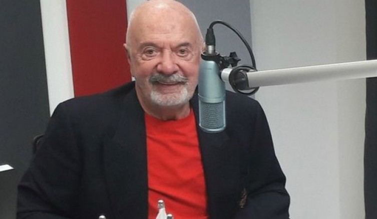 Erkan Yolaç vefat etti