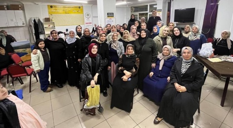Erkekler evde, kadınlar kahvede