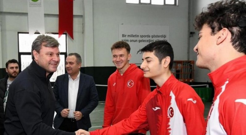 Ertuğrul Sağlam’dan genç sporculara ilham veren ziyaret
