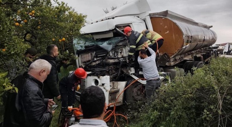 Erzin’de tanker narenciye bahçesine uçtu