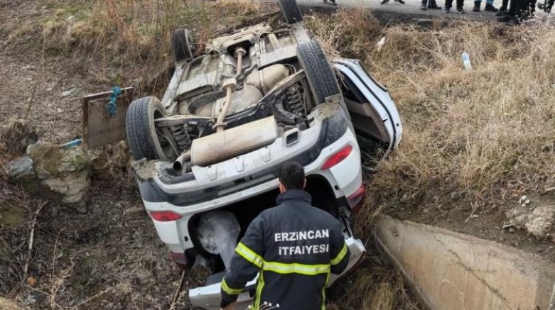 Erzincan’da otomobil şarampole uçtu: 1 yaralı