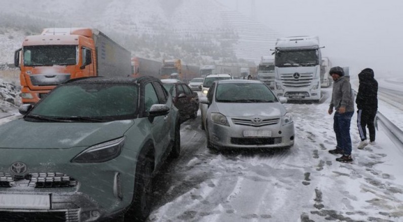 Erzincan-Sivas kara yolu ulaşıma kapandı