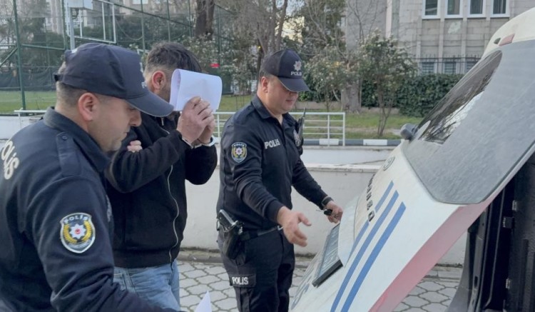 Eşi terk edince, kayınpederinin evini ateşe verdi