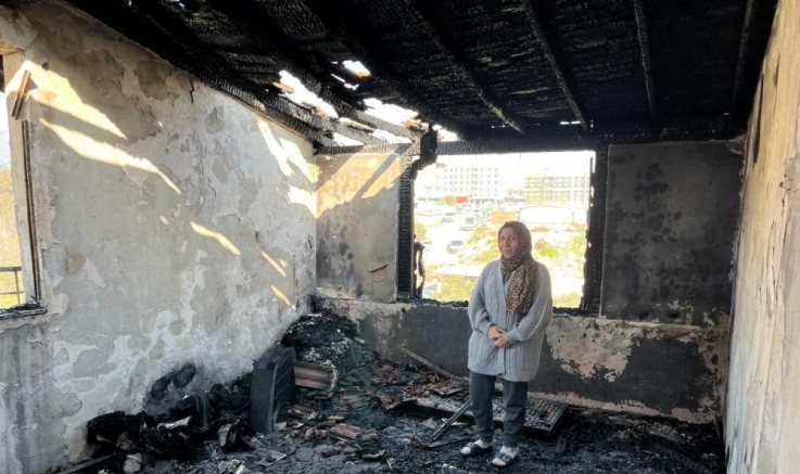 Eşini ve evladını depremde, yuvasını da yangında kaybetti