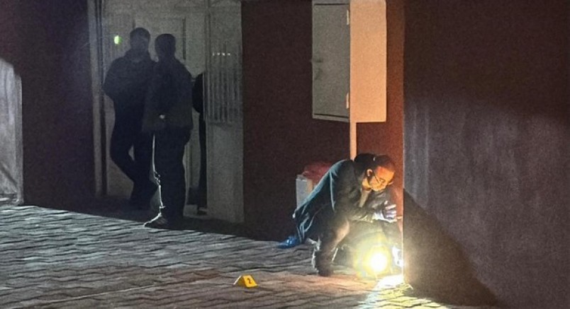 Eşini ve kızını silahla yaraladı, kendini ihbar etti