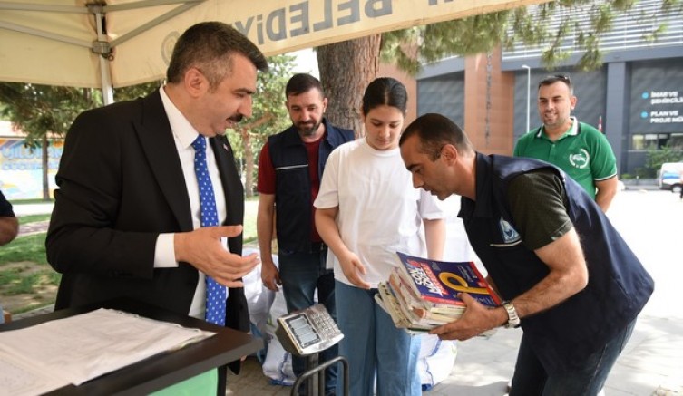 Eski kitaplar değerleniyor