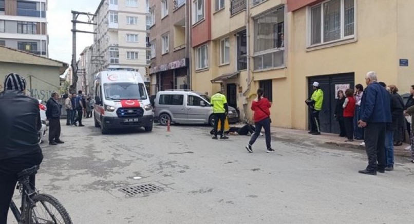 Eskişehir’de araç yayalara çarptı: 2’si ağır 3 yaralı
