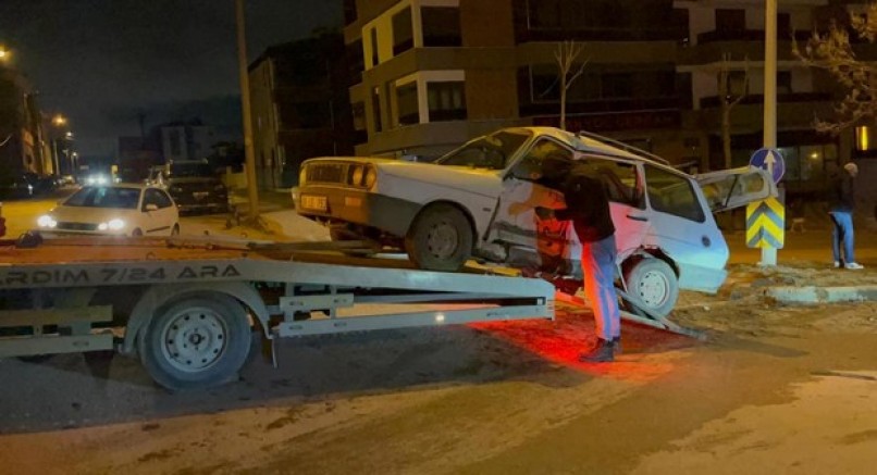 Eskişehir'de iki otomobil çarpıştı: 4 yaralı