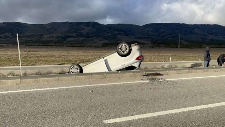 Eskişehir-Sarıcakaya yolunda otomobil takla attı: 5 yaralı
