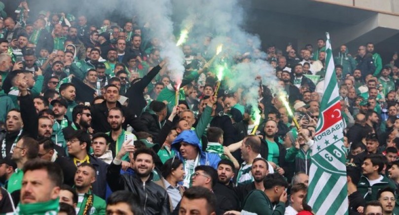 Eskişehir tribünlerinde renkli görüntüle
