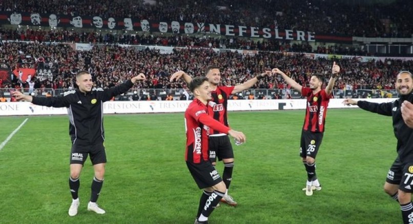 Eskişehirspor turu çiftetelliyle kutladı