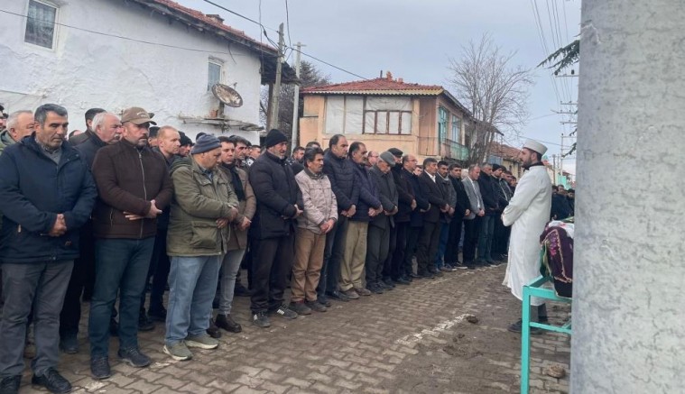 Feci kaza kurbanları toprağa veriliyor
