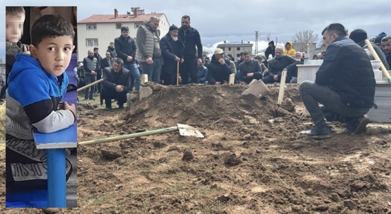 Feci şekilde can veren 5 yaşındaki çocuk defnedildi