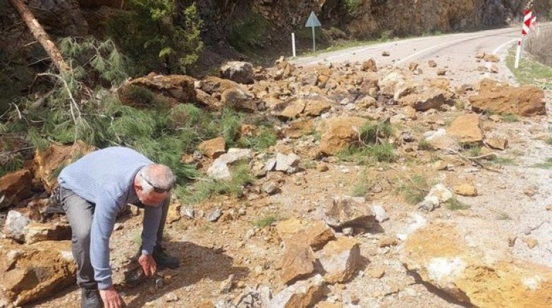 Feke-Saimbeyli kara yolu ulaşıma kapandı