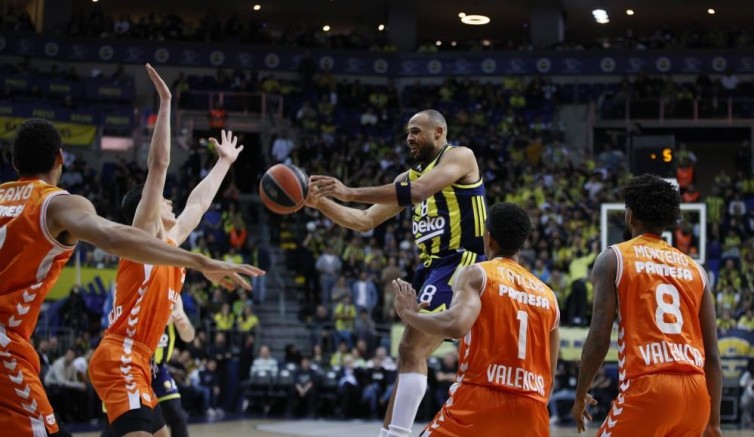 Fenerbahçe: 82 - Valencia Basket: 79
