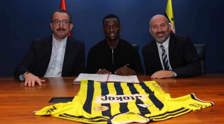 Fenerbahçe, Amara Diouf ile sözleşme imzaladı