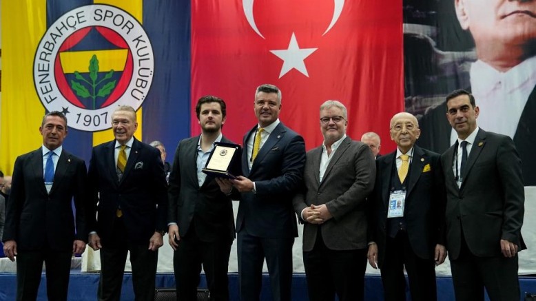 Fenerbahçe'den, Ali Şen'e 50. yıl plaketi