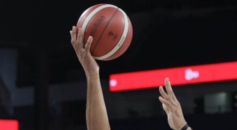 Fenerbahçe ile Beşiktaş, finalde karşı karşıya