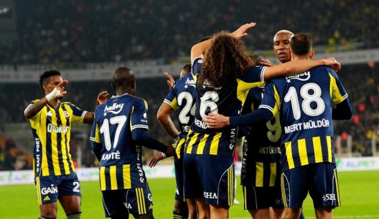 Fenerbahçe'nin namağlup ünvanını 21. haftada da sürdürdü