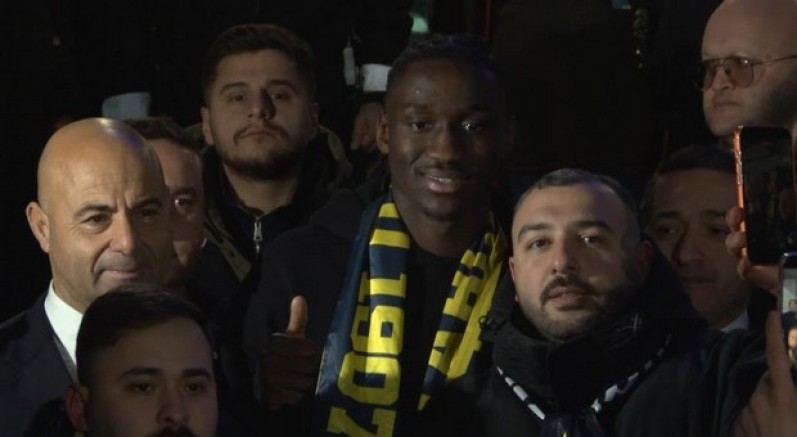 Fenerbahçe'nin yeni transferi Sidiki Cherif, İstanbul'da